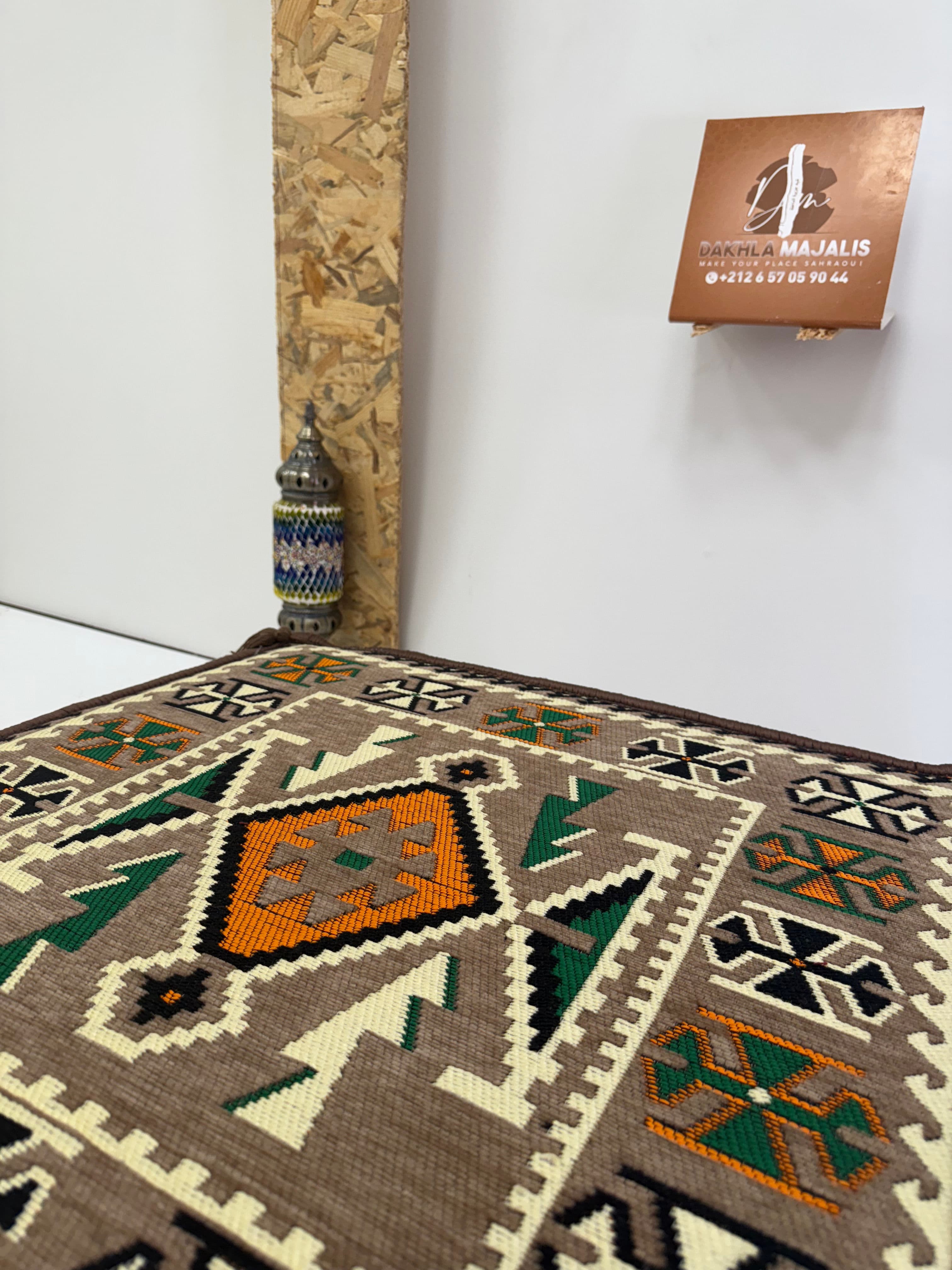 بوف تقليدي باللون البيج 60x60x20cm 4