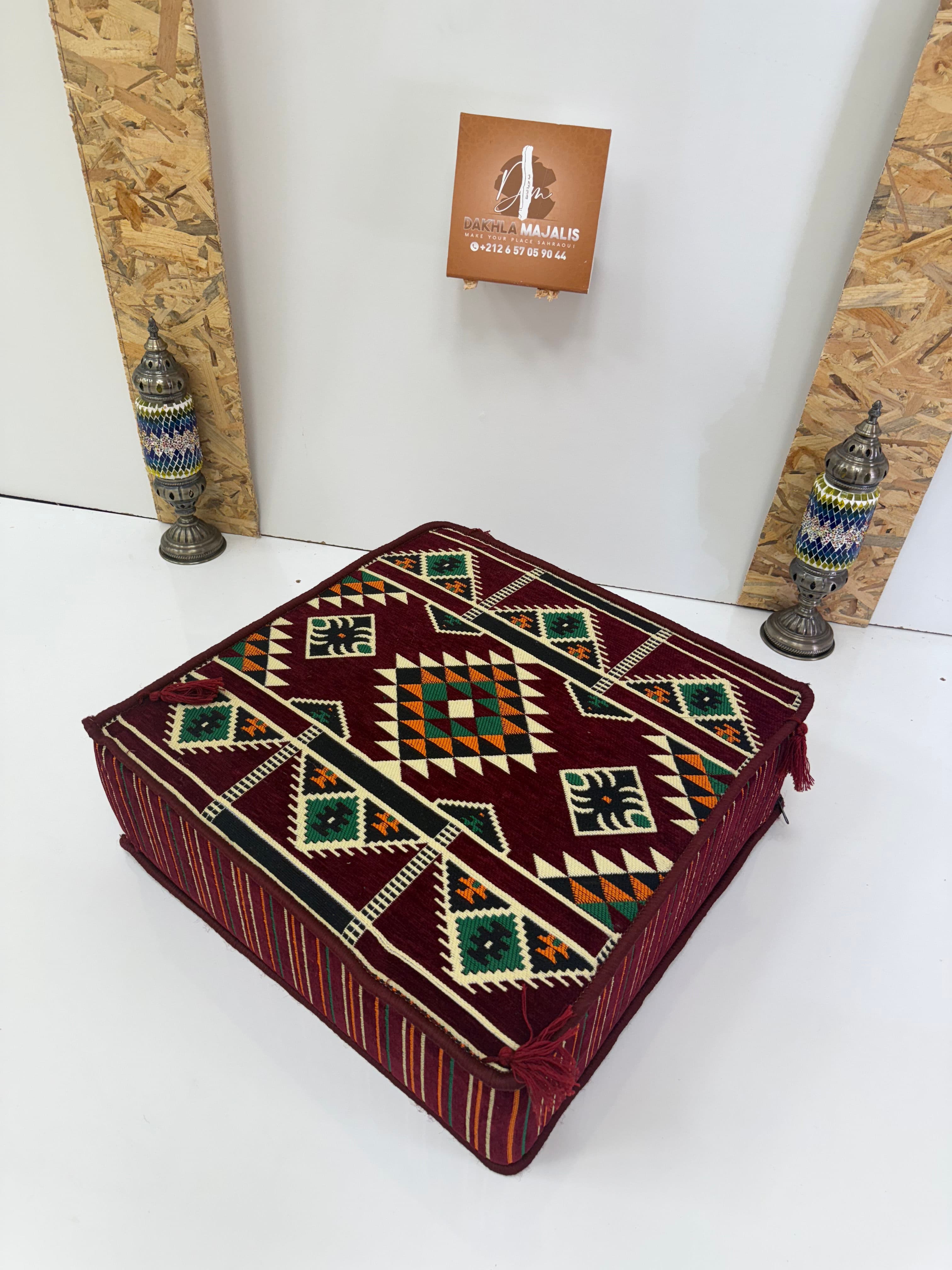 بوف تقليدي باللون ݣرونة 60x60x20cm 1