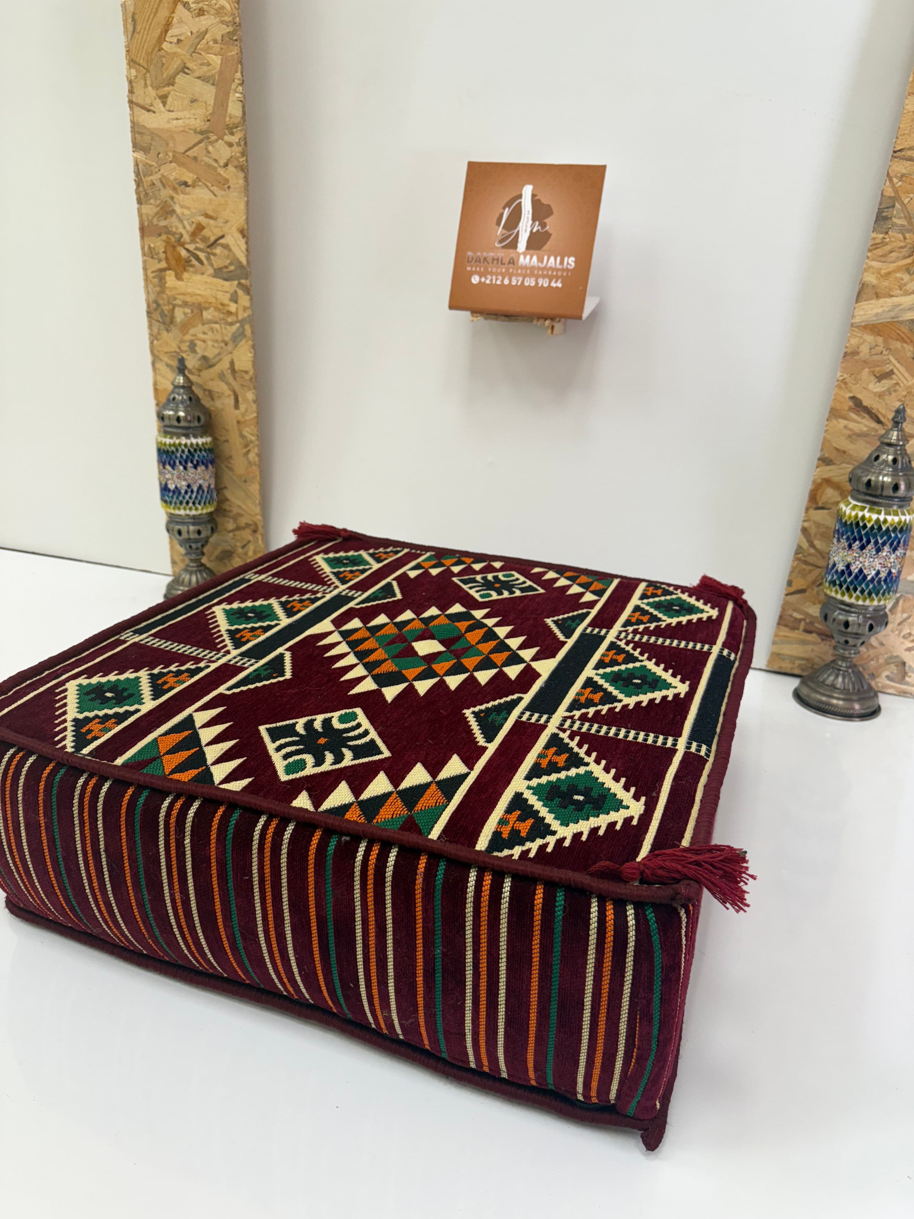بوف تقليدي باللون ݣرونة 60x60x20cm 4