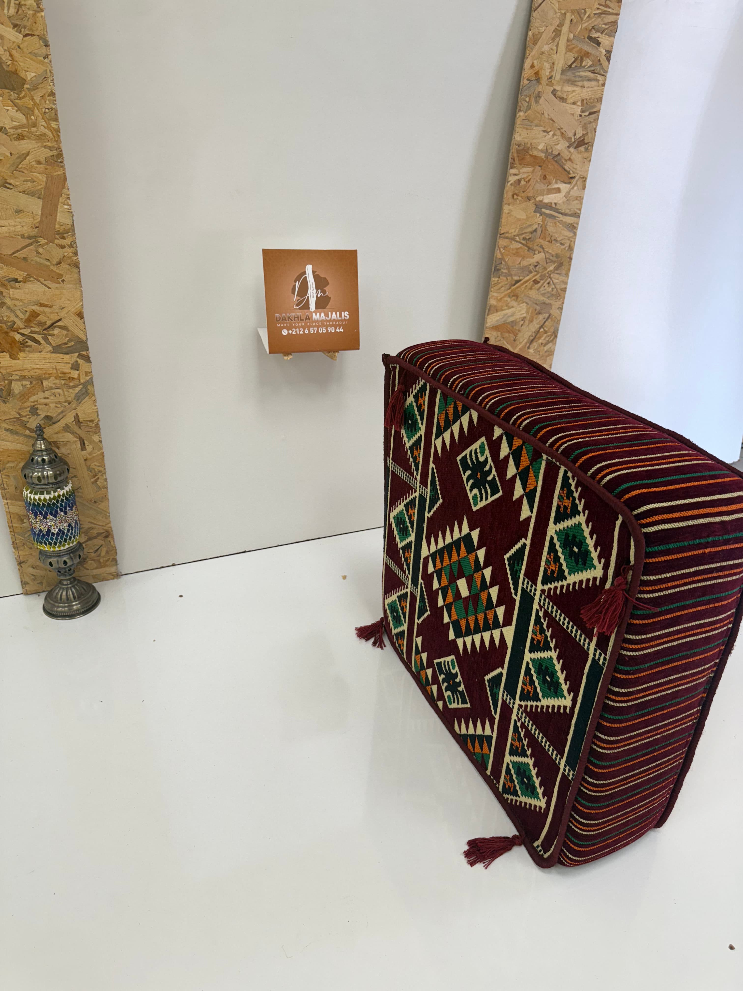 بوف تقليدي باللون ݣرونة 60x60x20cm 5