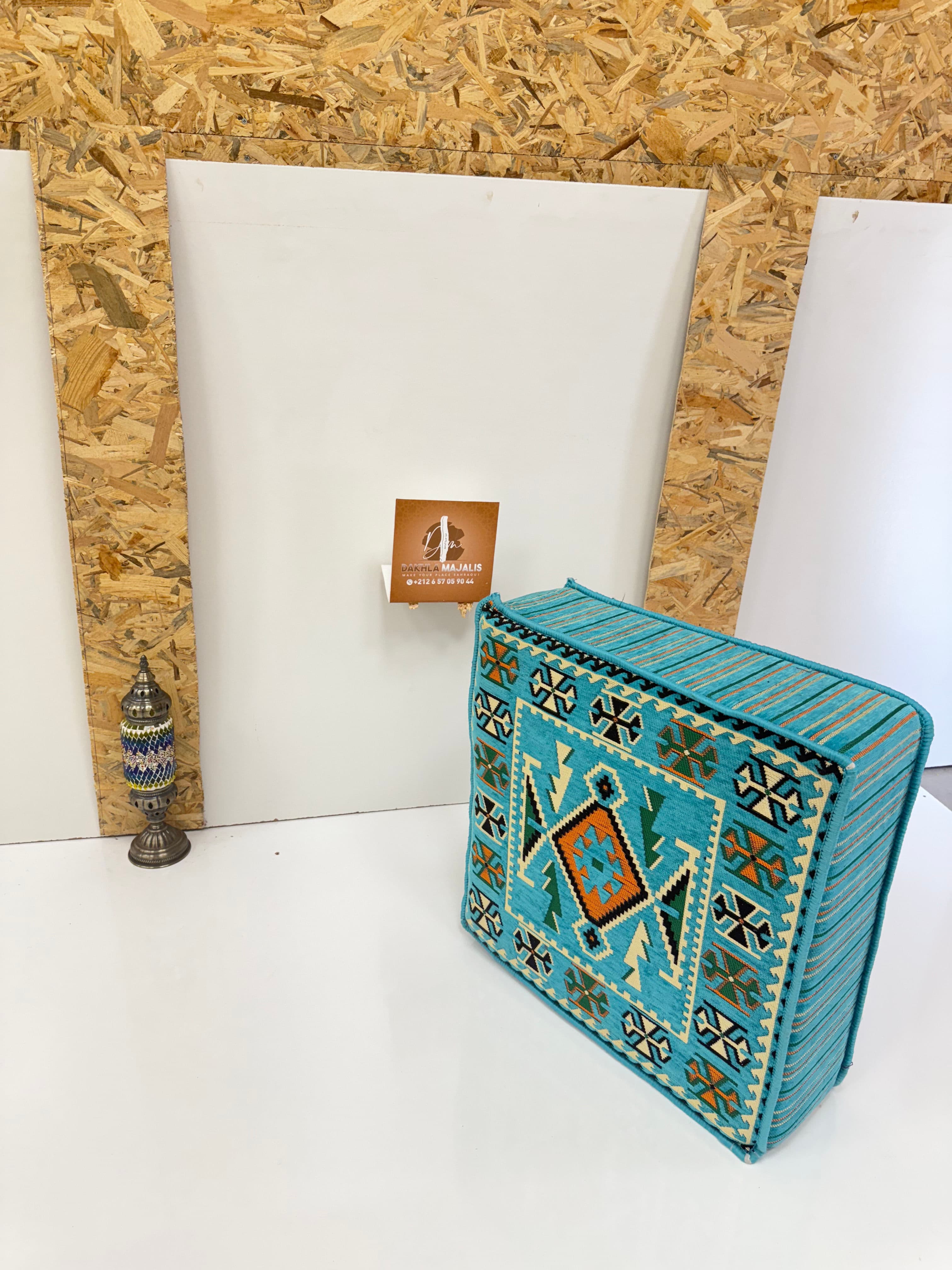 بوف تقليدي باللون فيروزي 60x60x20cm 2