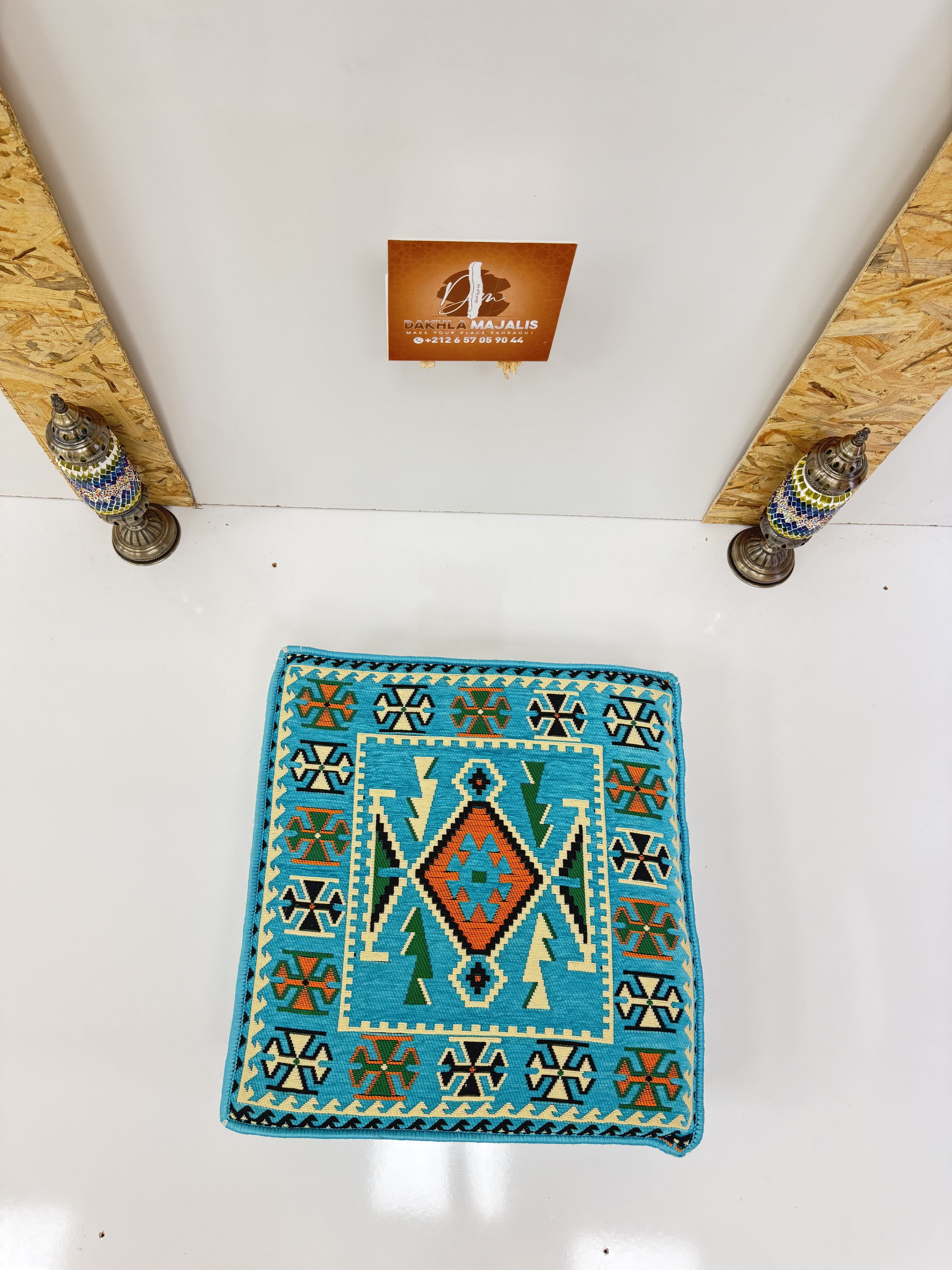 بوف تقليدي باللون فيروزي 60x60x20cm 4