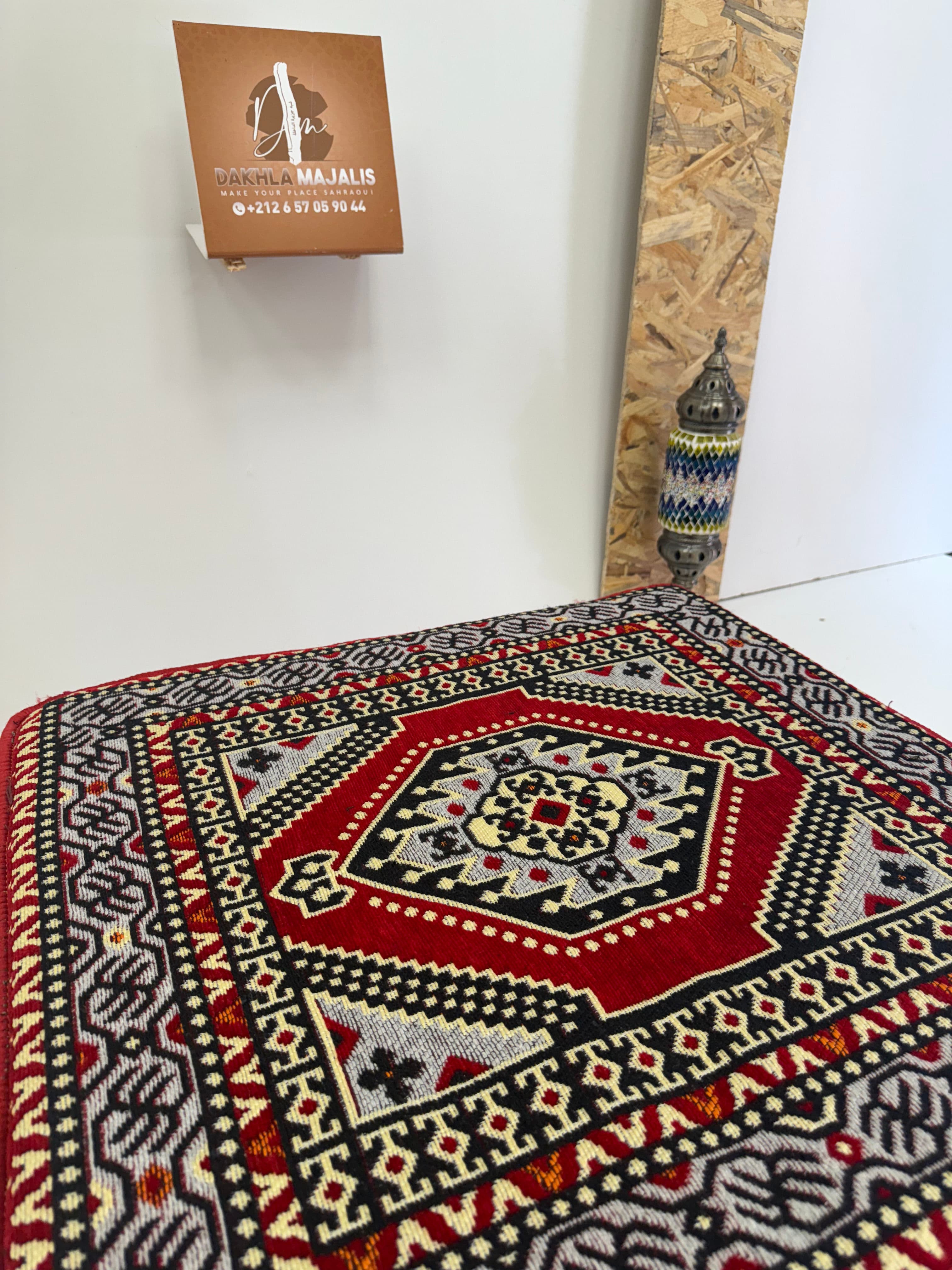 بوف تقليدي باللون أحمر 60x60x20cm 3