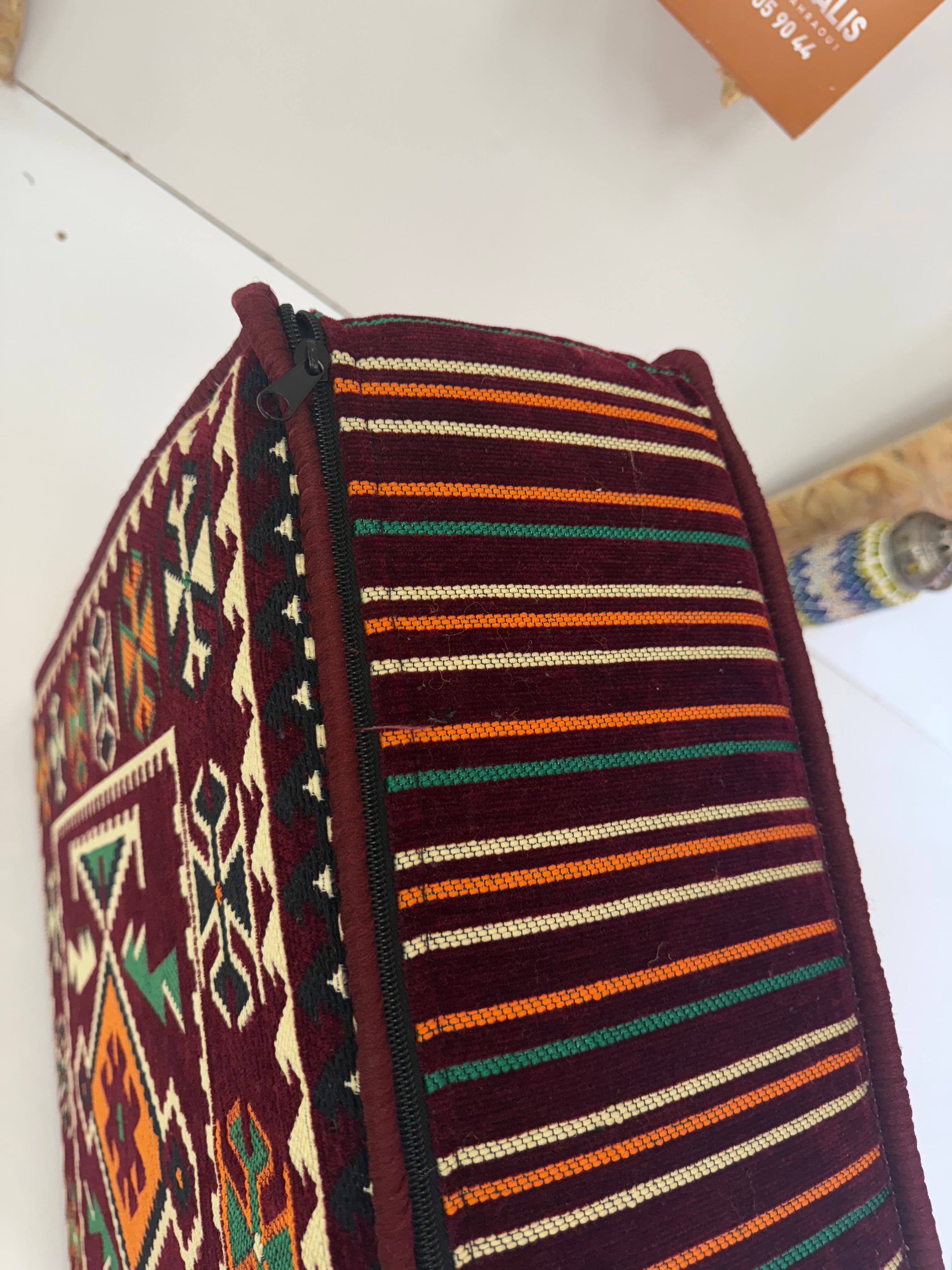 بوف تقليدي باللون ݣرونة 60x60x20cm 2