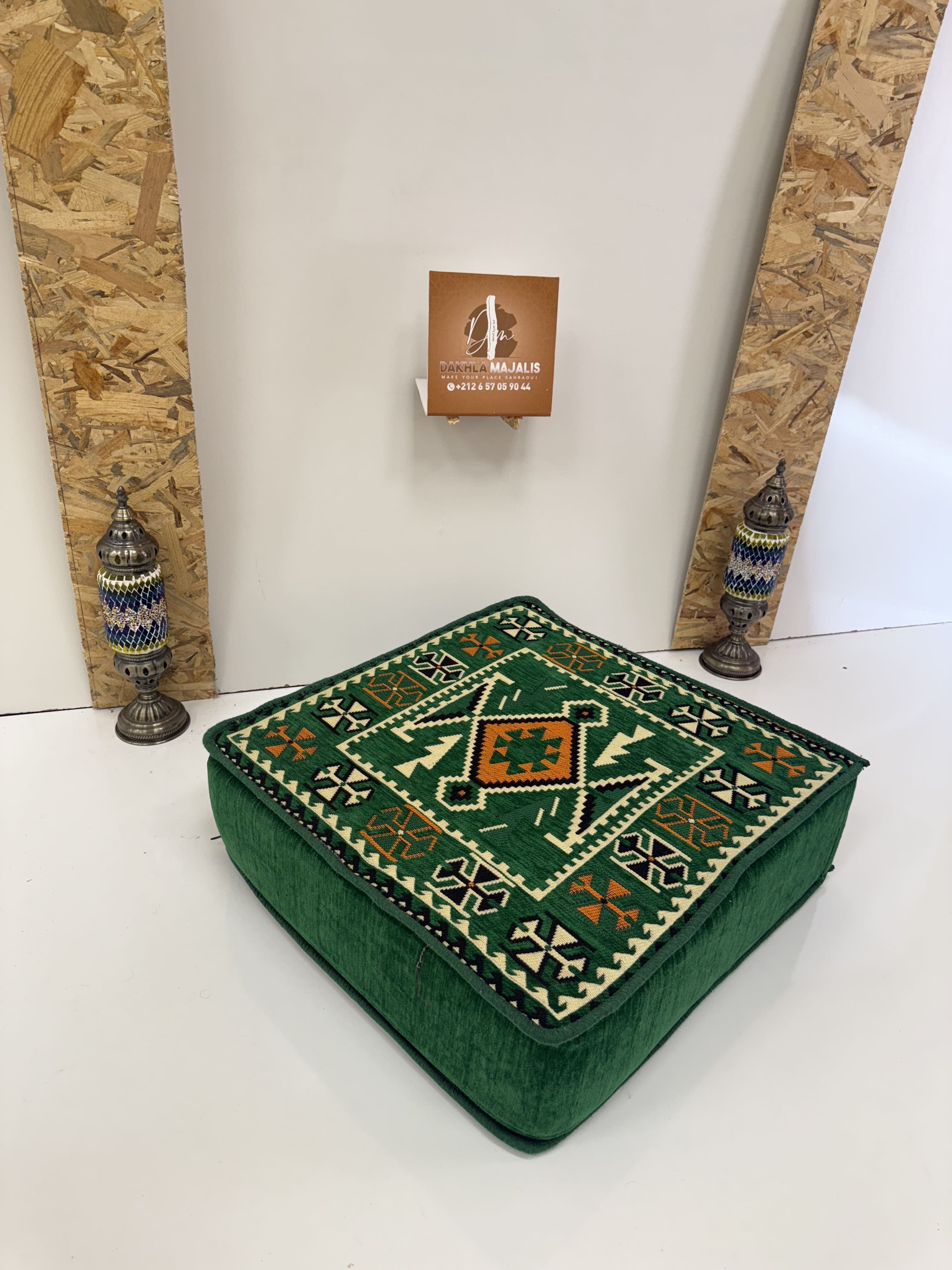 بوف تقليدي باللون أخضر 60x60x20cm 4
