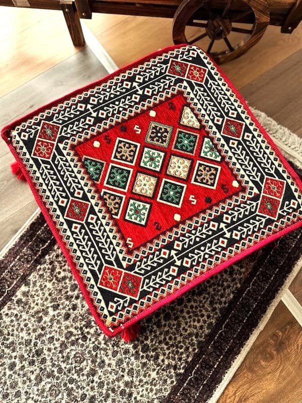 بوف تقليدي باللون أحمر 60x60x20cm 1