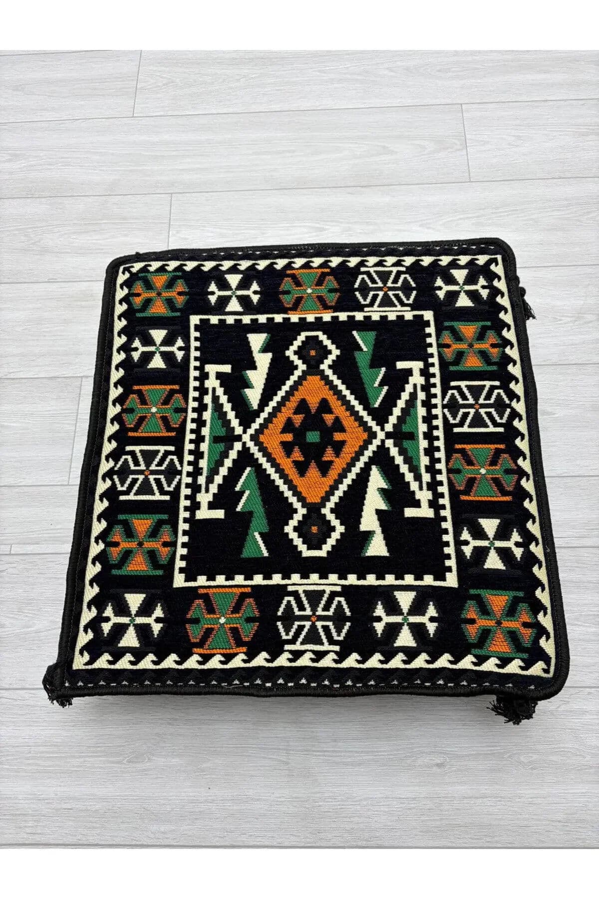 بوف تقليدي باللون أزرق داكن 60x60x20cm 3
