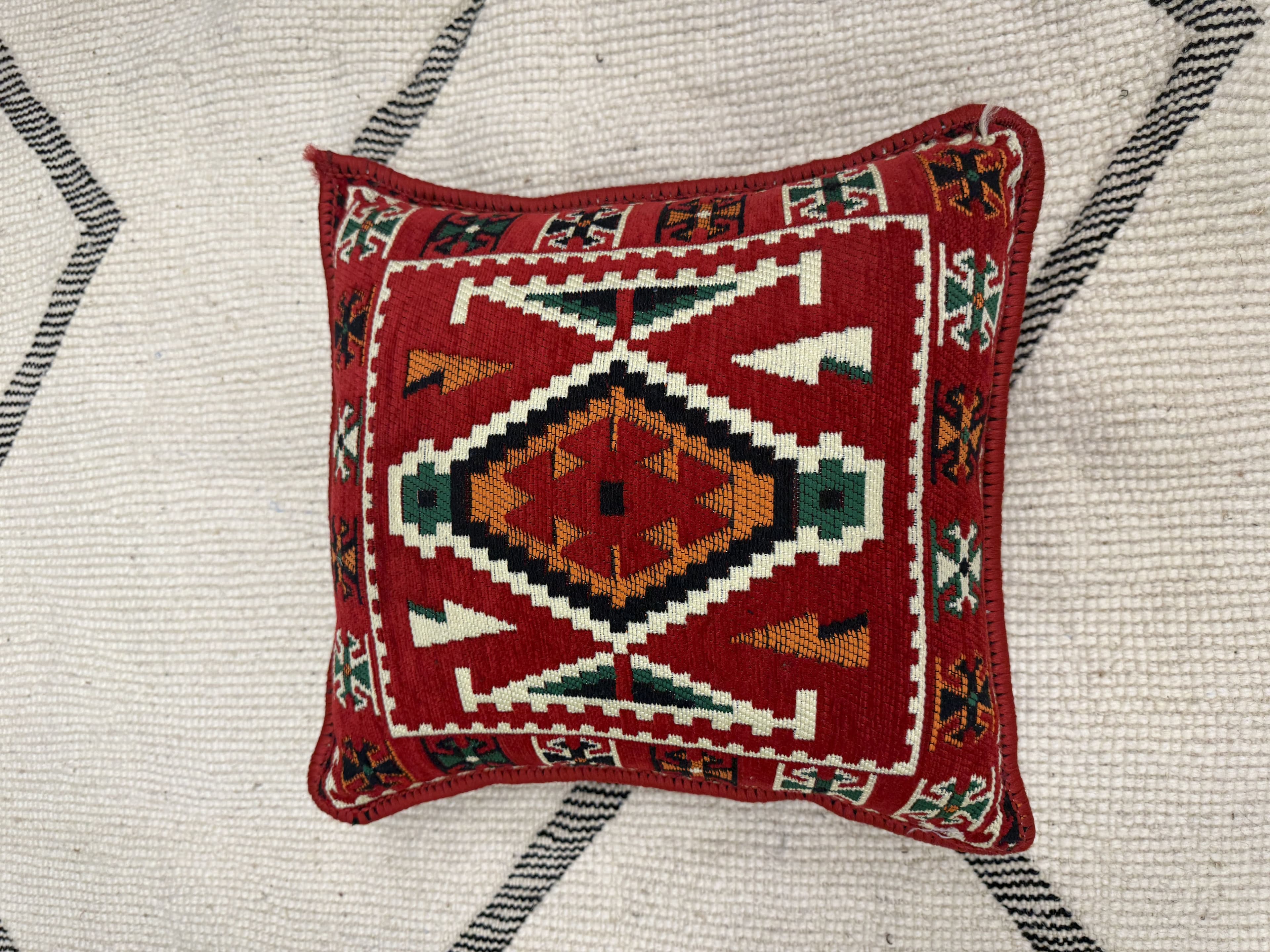 وسادة تقليدية باللون الأحمر-40*40cm 1