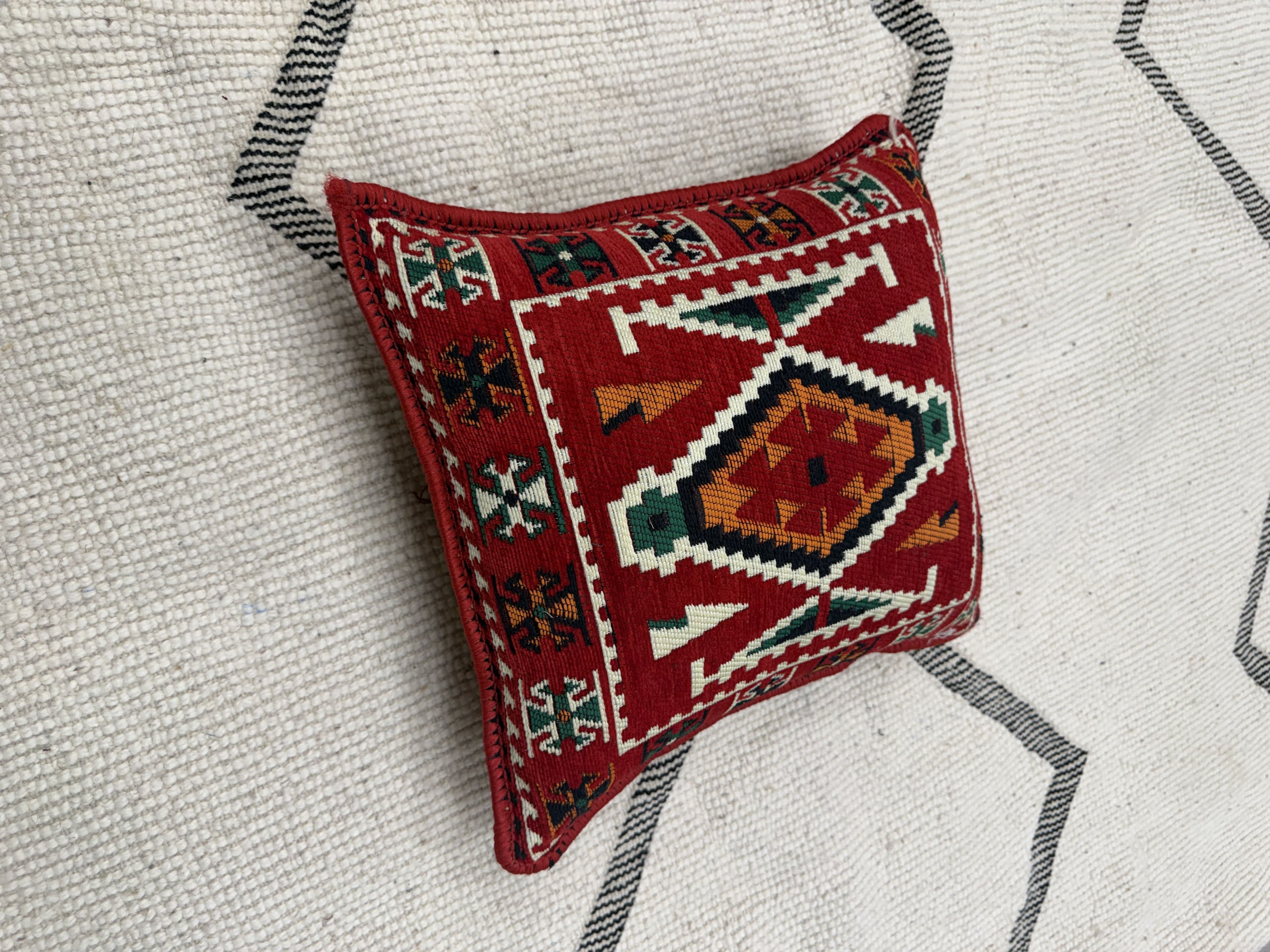 وسادة تقليدية باللون الأحمر-40*40cm 4