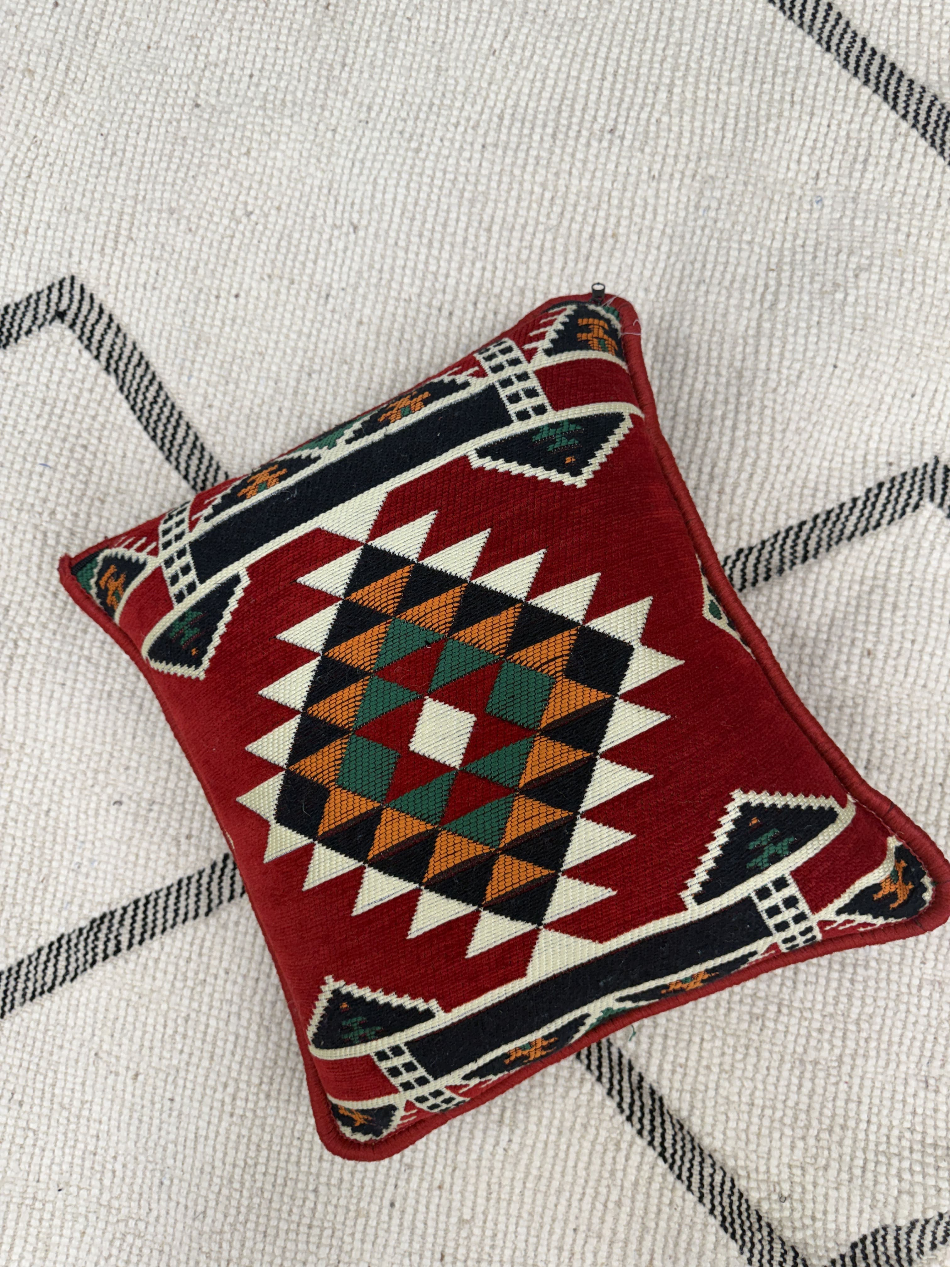 وسادة تقليدية باللون الأحمر-40*40cm 1