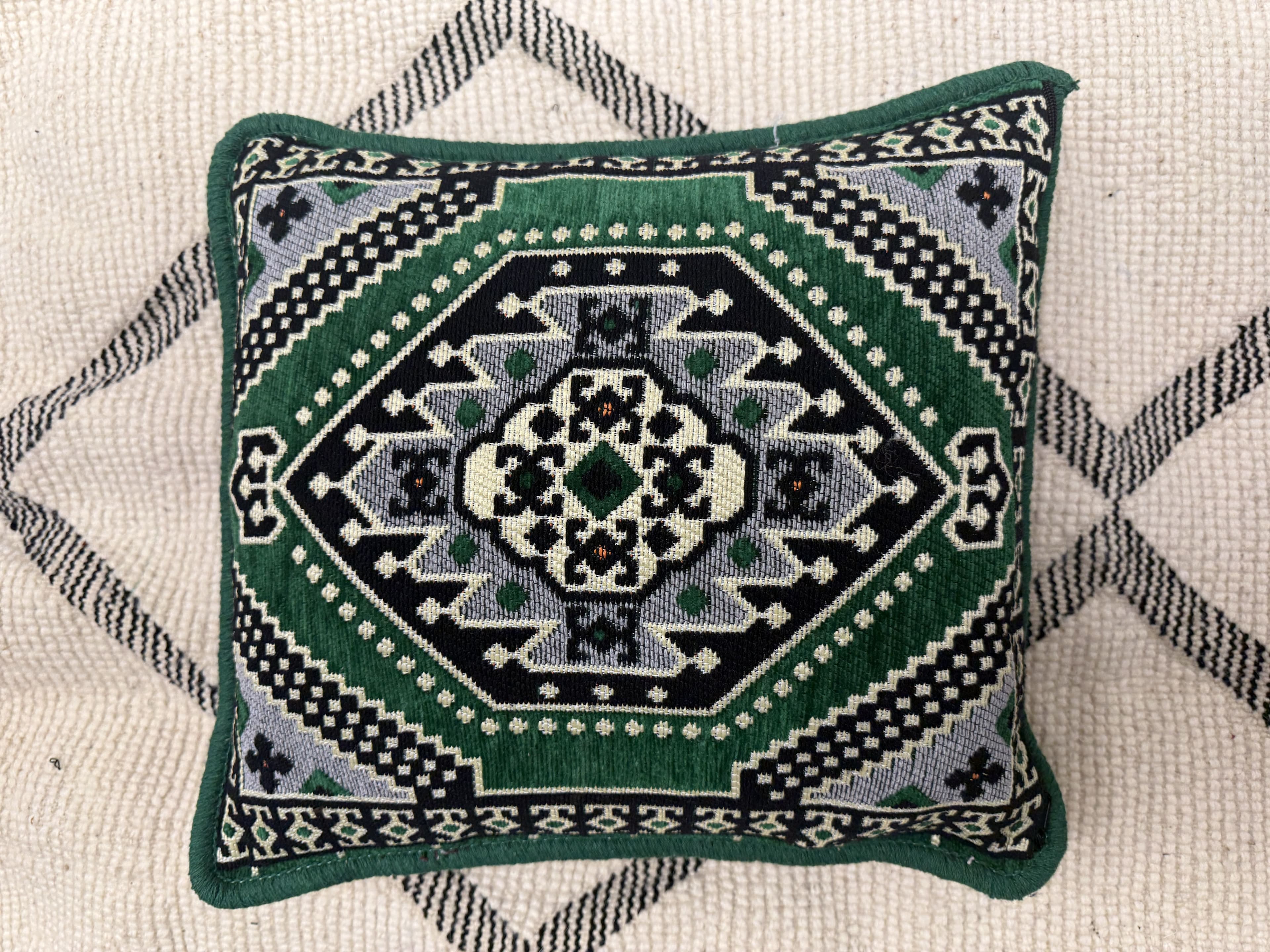 وسادة تقليدية باللون أخضر-40*40cm 1