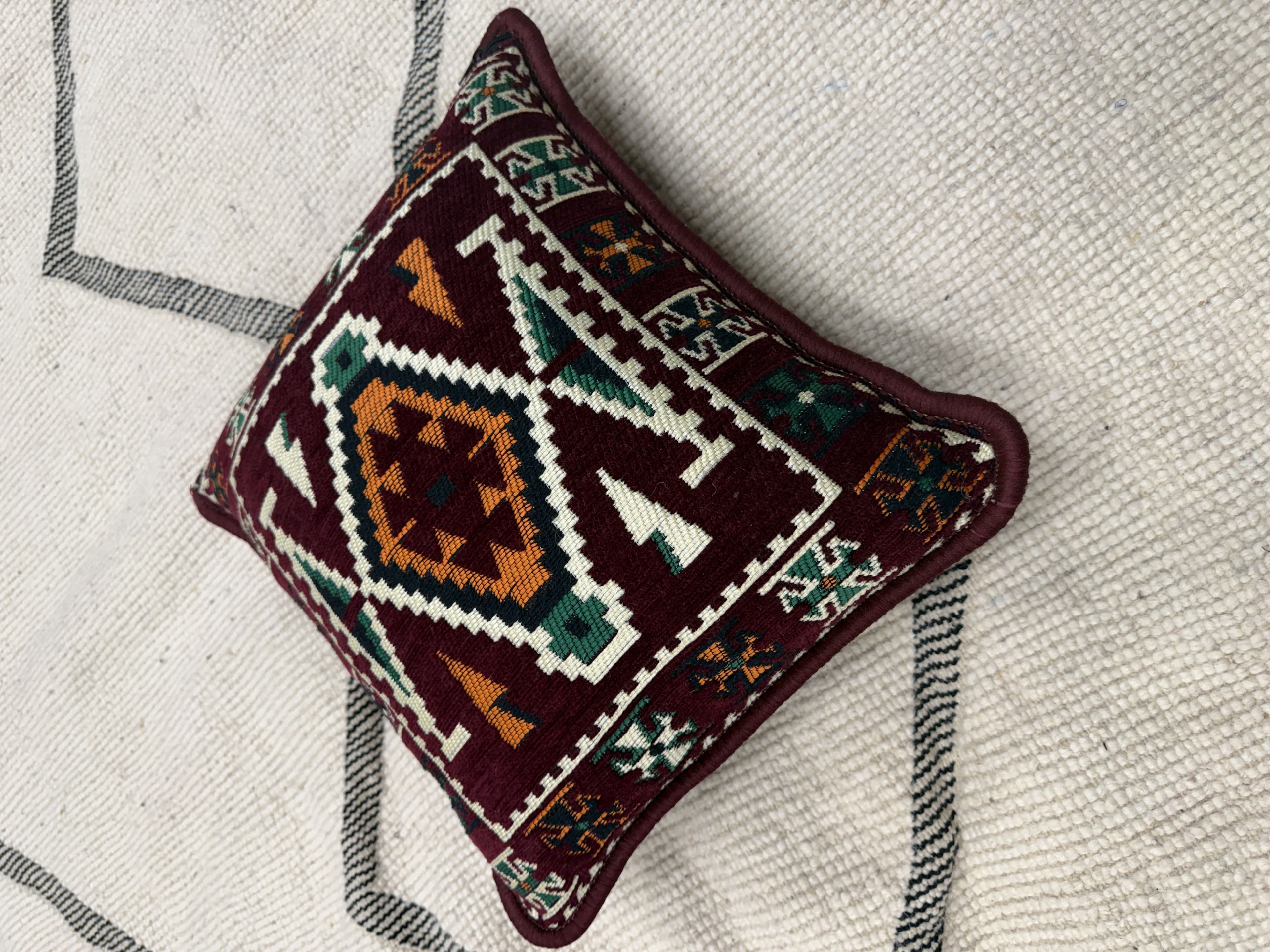 وسادة تقليدية باللون أحمر داكن -40*40cm 4