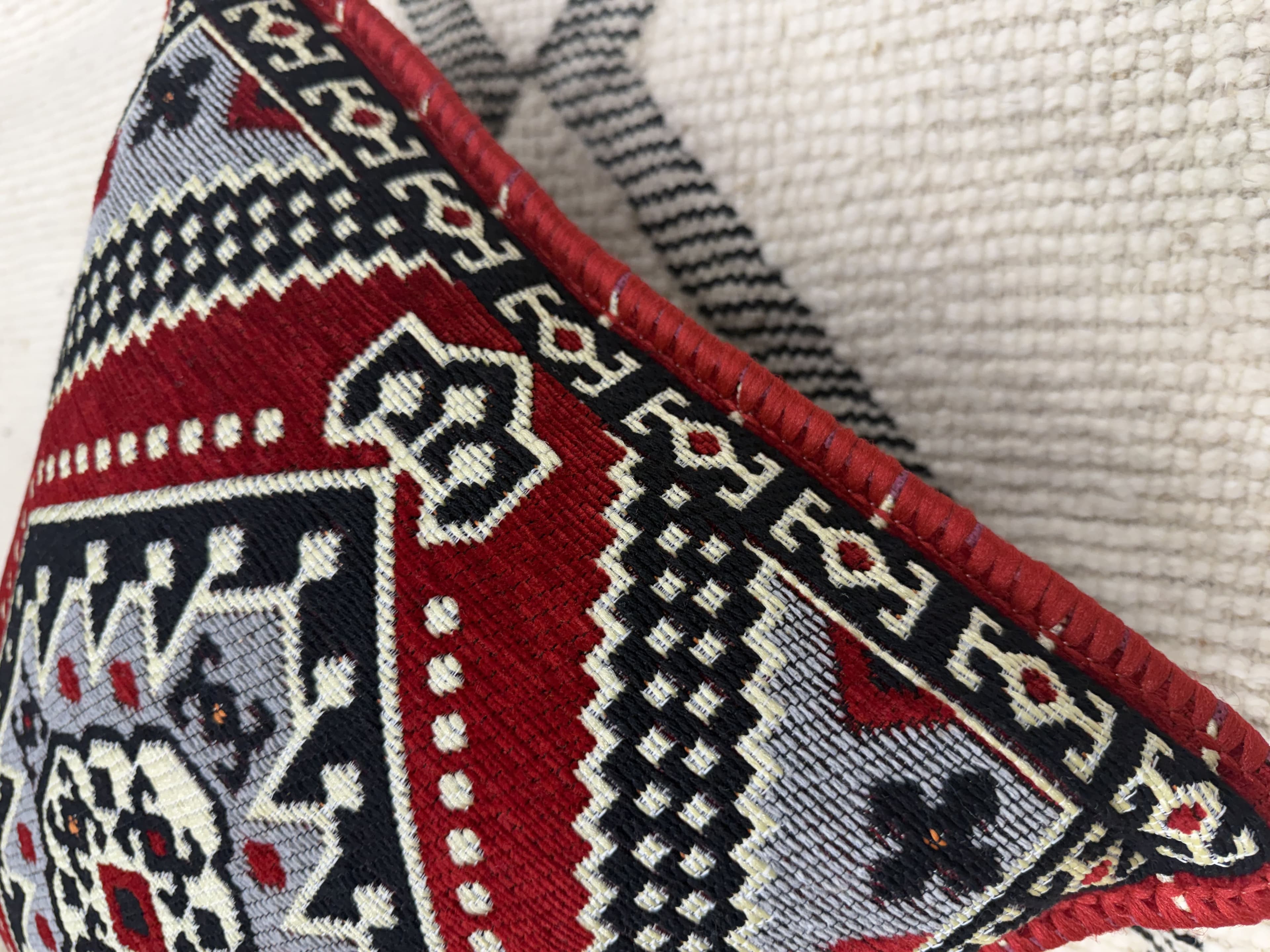 وسادة تقليدية باللون الأحمر-40*40cm 2