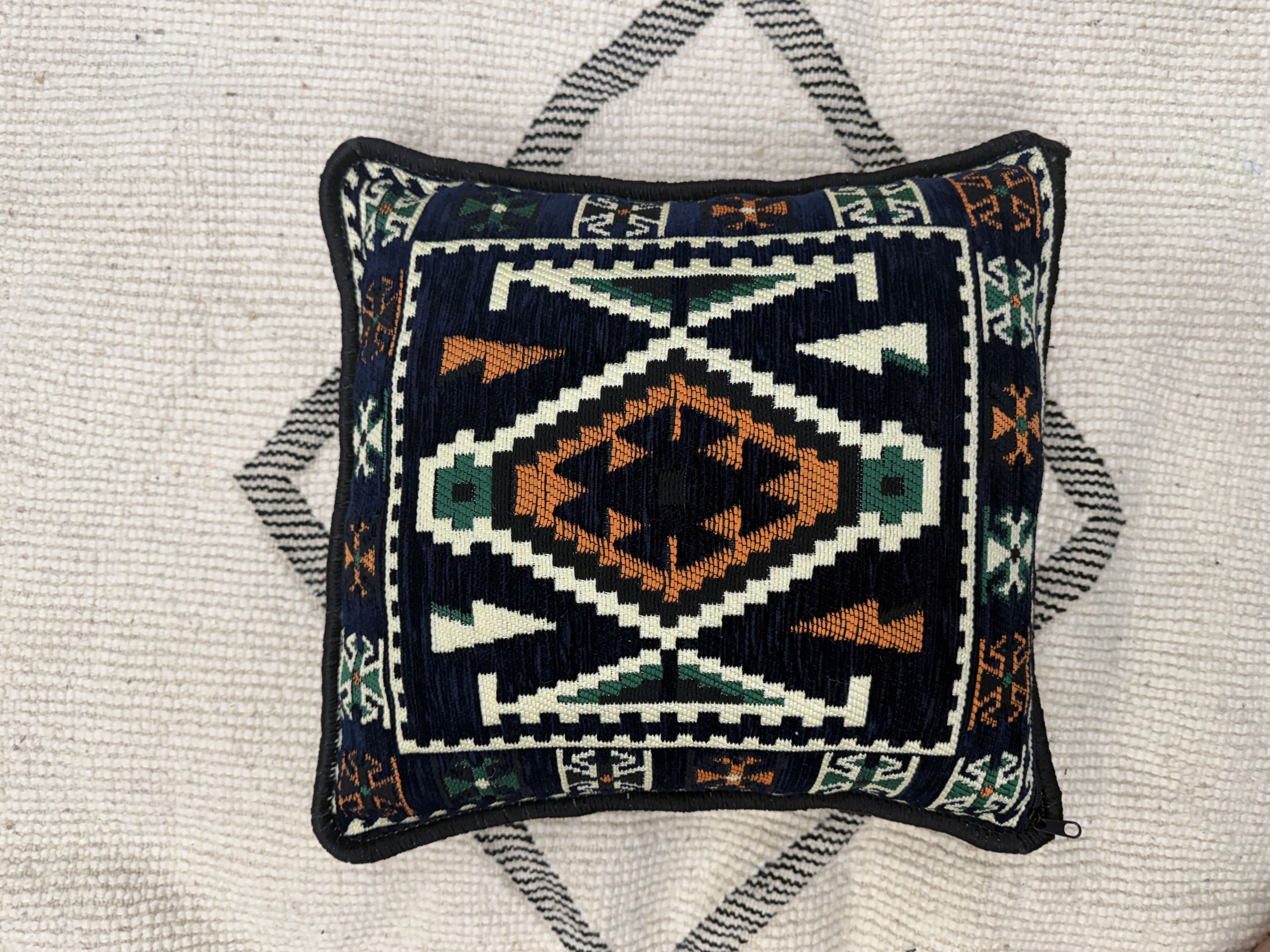 وسادة تقليدية باللون أزرق داكن-40*40cm 1