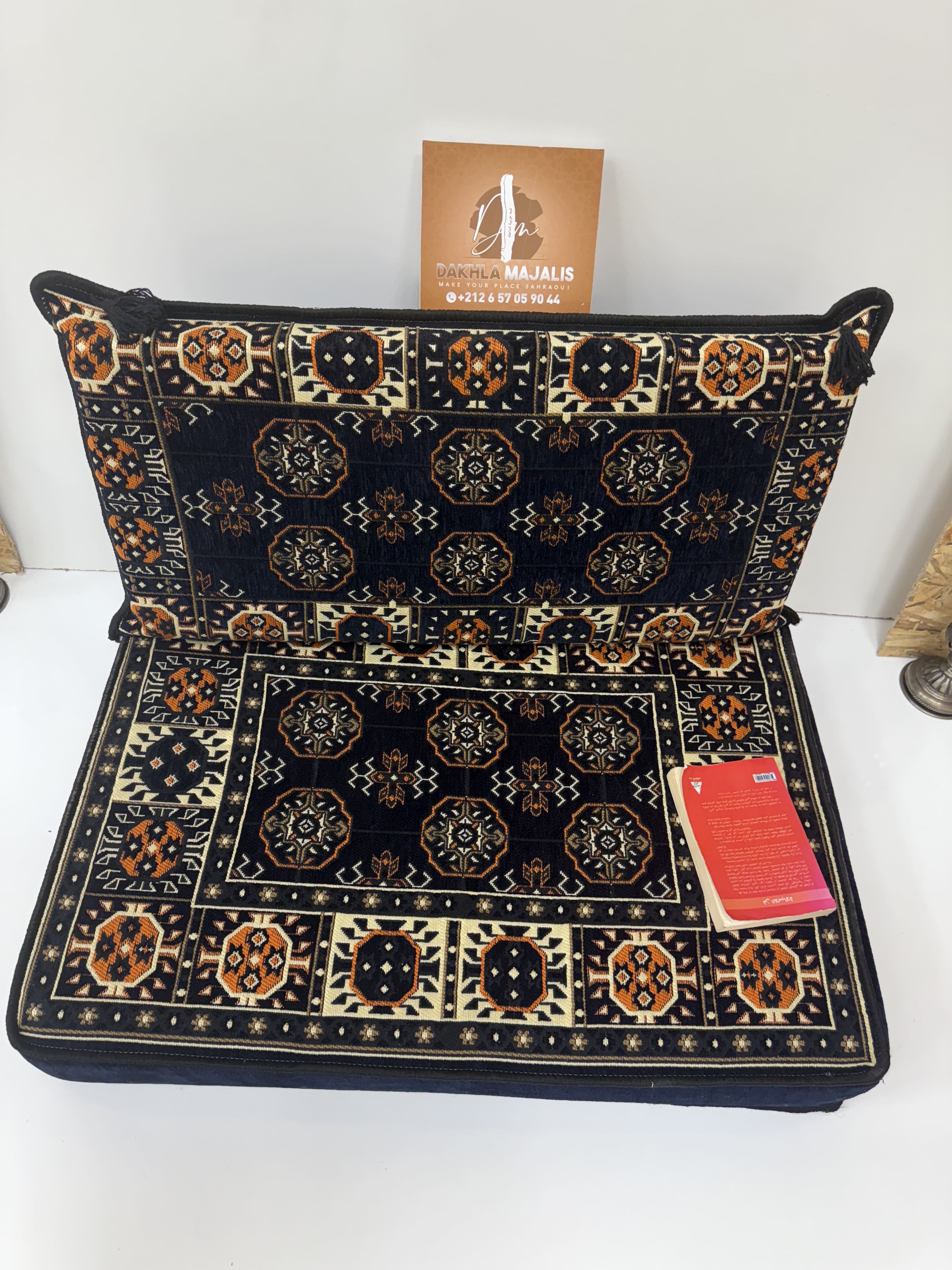 مجلس قراءة تقليدي (95 × 70 × 15 سم) 2